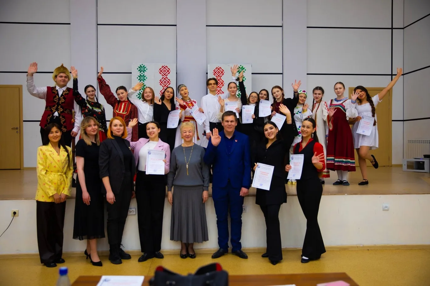 ​Конкурс чтецов «Мы разные — в этом наше богатство, мы вместе — в этом наша сила!»